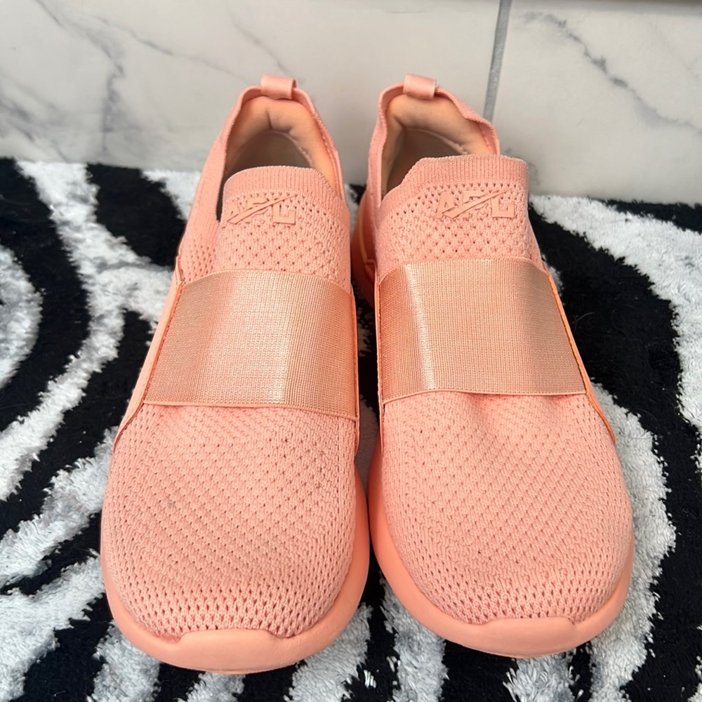 Almost new APL Techloom Bliss Sneaker